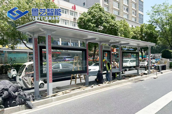 山东鲁艺助力安徽城市更新，公交候车亭点亮城市街道新形象
